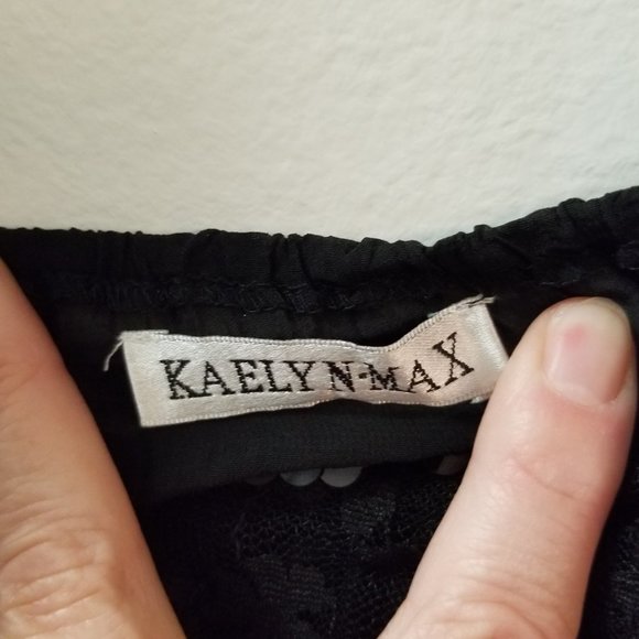 Mix media woven top with  and lace and back sheer pleating - Picture 10 of 10